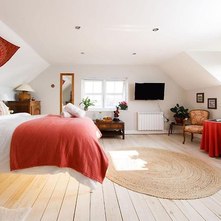Woodfield Wellbeing Apartment Oving Екстериор снимка
