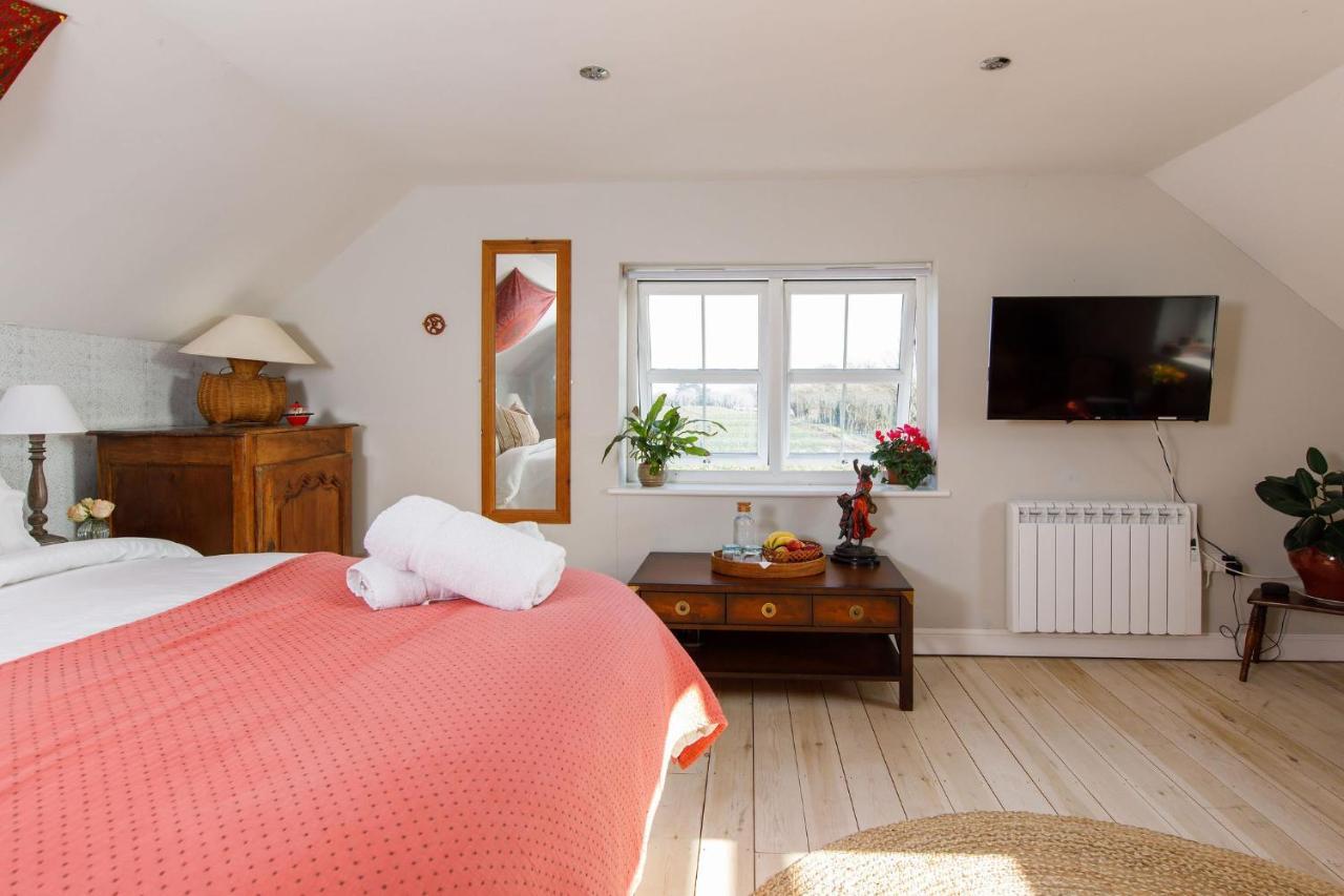 Woodfield Wellbeing Apartment Oving Екстериор снимка